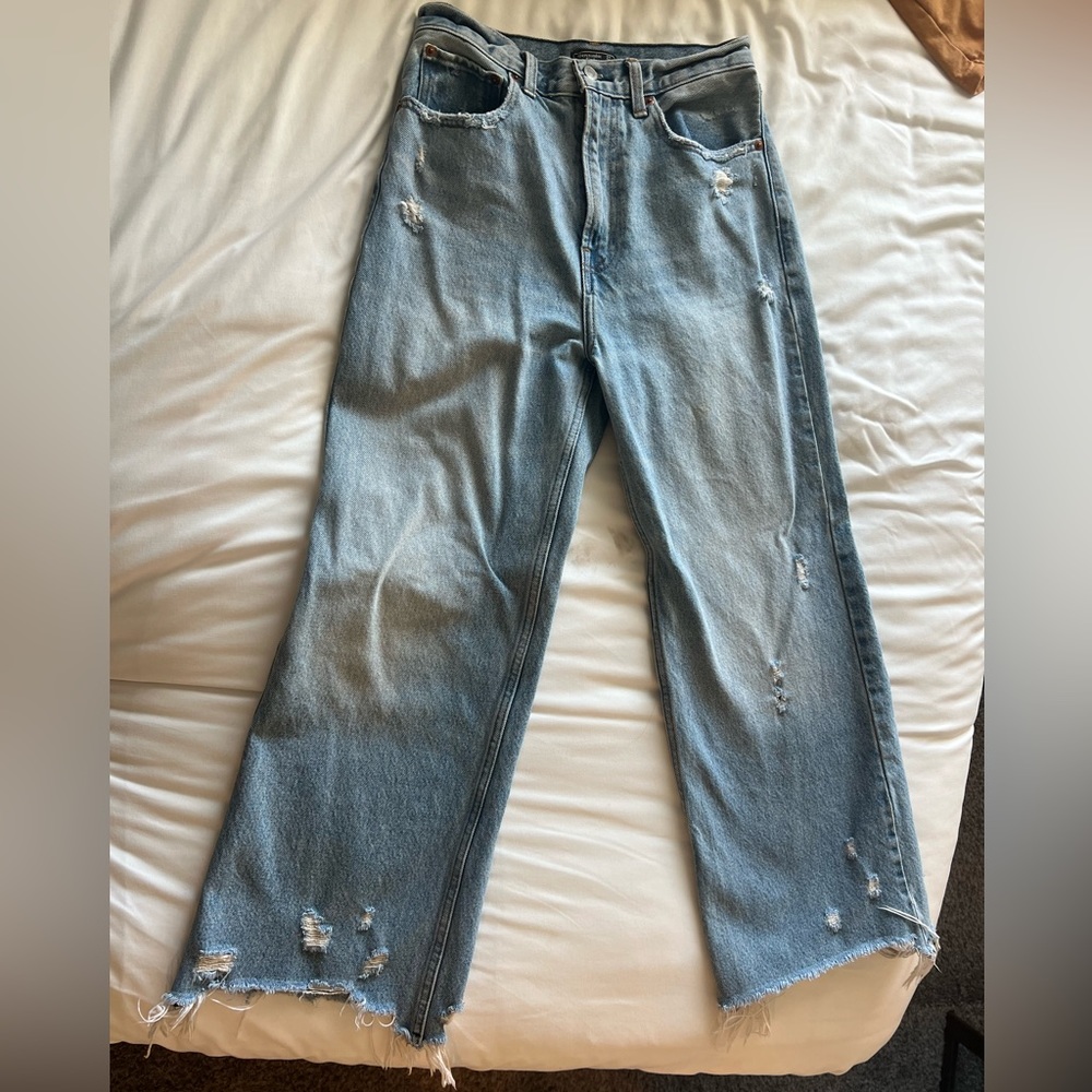 Brand: Abercrombie & Fitch / Style: Straight Leg / Color: Light to Med Wash